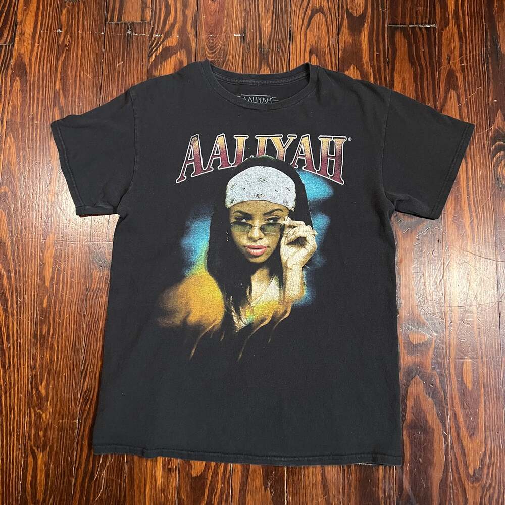 Aaliyah M Y2K Graphic T-Shirt Black Regular Fit